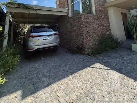 Casa en Alquiler de 4 dormitorios