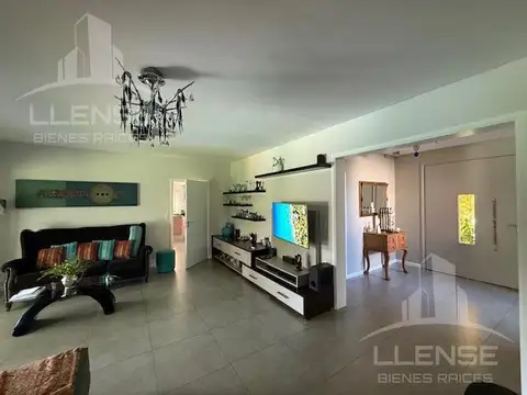 Casa en Alquiler con 1 cochera