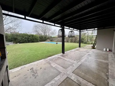 Casa 6 ambientes con 3 baños