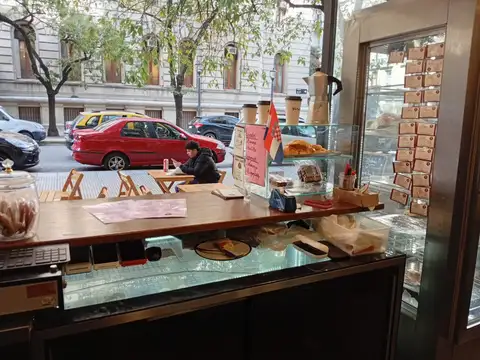 Excelente Cafeteria para ingresar en la zona de San Nicolas.