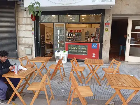 Excelente Cafeteria para ingresar en la zona de San Nicolas.
