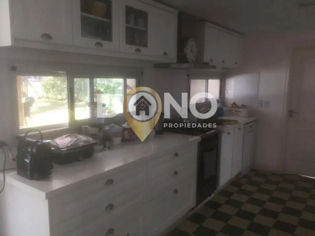 Casa - 229  m² Cubierta | 4 dormitorios | 5 ambientes | 670  m² Terreno