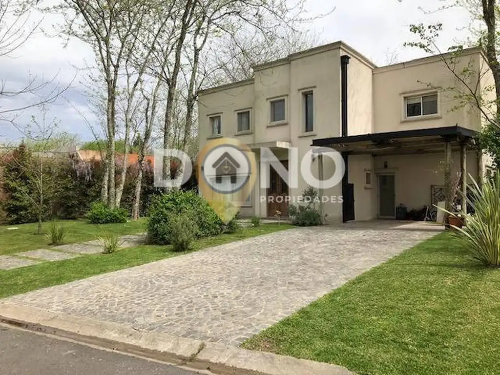 Casa en Venta - 4 dormitorios - USD 450.000