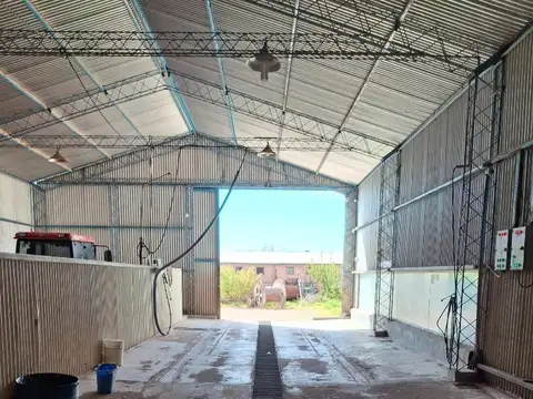 Vende base en Rincón de los Sauces.