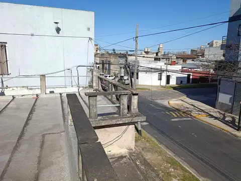 Casa  3 amb a reciclar con depto 2 amb - Caseros