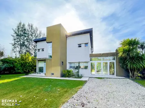 CASA EN VENTA 3 DORMITORIOS EN CAMPOS DE ROCA