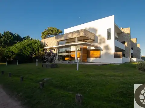 Las Gaviotas: depto 2 amb, Punta 30 - Pileta climatizada, a metros del mar