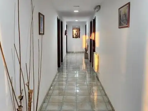 Edificio Comercial en venta - 15 Dormitorios 16 Baños 8 Cocheras - 658Mts2 - Carlos Tejedor