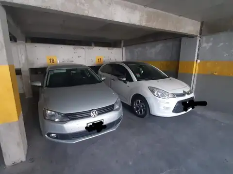 Cochera en primer piso en Almagro