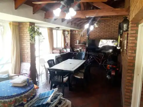 Casa en Venta con 4 cocheras