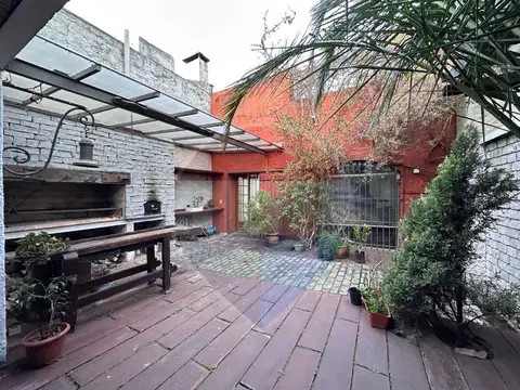 CASA EN VENTA 2 O 3 DORMITORIOS POCITOS CON GARAGE