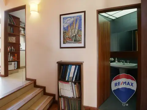 Casa 8 ambientes con 5 baños