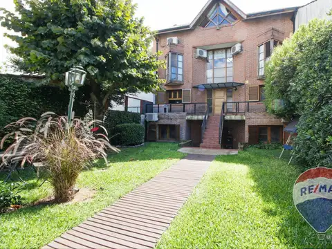 VENTA CASA OLIVOS 8 AMB JARDIN PILETA QUINCHO PLAY