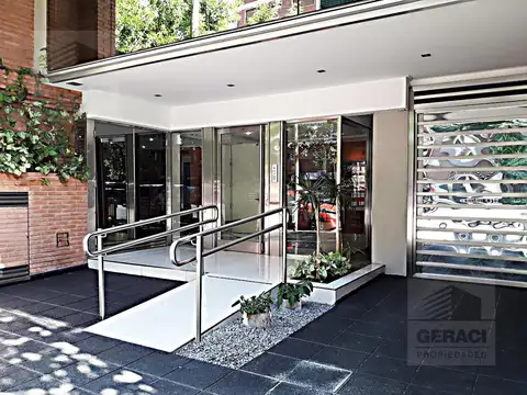 Excelente piso de categoría con una cochera cubierta - SUM con parrilla - en Caballito
