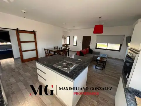 Casa 4 ambientes con 2 baños
