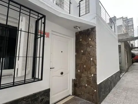 Venta: Casa de dos dormitorios NO AFECTADA A PH, desarrollada en PB, con patio y terraza construible