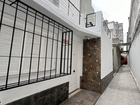 Venta: Casa de dos dormitorios NO AFECTADA A PH, desarrollada en PB, con patio y terraza construible
