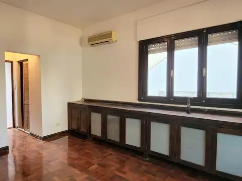 Casa Tipo PH de 2 Plantas en Venta Con Gran Terraza en Colegiales, CABA