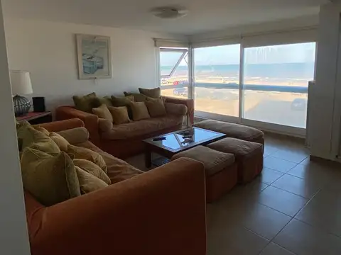 DISPONIBLE la 1° de enero 2027 Excelente 4 ambientes frente al mar en Pinamar Norte apto para 8 personas. Consulte precios en leer más.