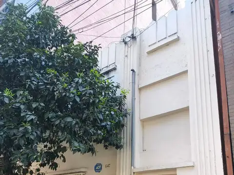 VENTA DE CASA A RECICLAR A METROS DE BARRIO NORTE