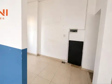 San Blas al 2400 | Villa Gral. Mitre | Local Comercial con Frente Vidriado | Alquiler