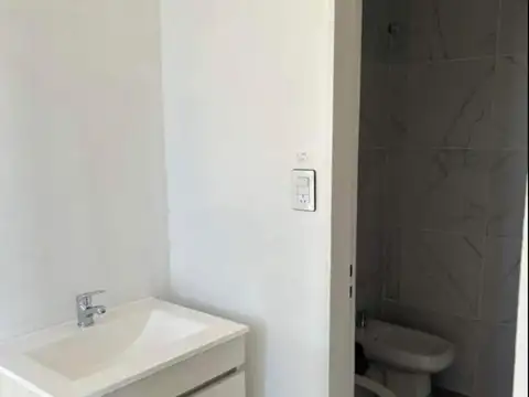 Casa 2 ambientes con 2 baños