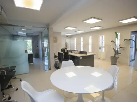 Importante edificio comercial en dos plantas, ideal centro médico, instituto o empresa