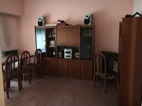 EN VENTA EN EL PALOMAR PROPIEDAD CON LOCAL; CUENTA CON GARAGE PARA 4 AUTOS - FICHA 7661