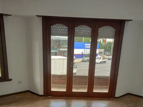 Depto Tipo Casa en Alquiler de 3 ambientes