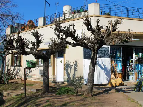 VENTA CASA DE 3 AMBIENTES CON  PATIO Y TERRAZA