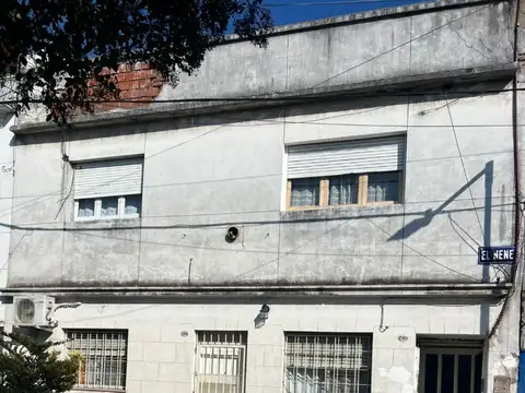 2  AMBIENTES AMPLIOS 1 X ESCALERA OPORTUNIDAD!!!