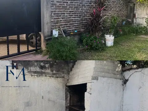 EN VENTA Casa de 2 dormitorios con cochera y patio