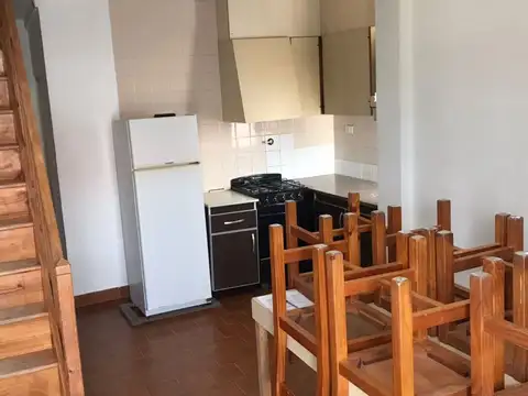 Departamento de tres ambientes en primer piso. cocina-comedor en planta baja - mar Del Tuyu (201016)