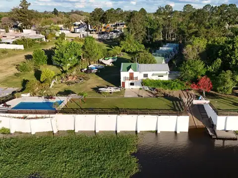 Venta de cabaña en esquina corrientes