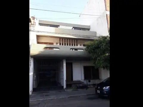 Casa de 4 amb. en dos plantas c/garage y patio (Oro 800- R.M