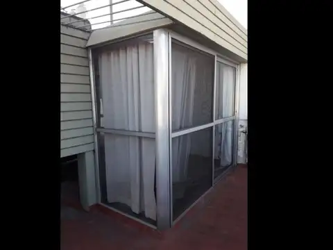 Casa de 4 amb. en dos plantas c/garage y patio (Oro 800- R.M