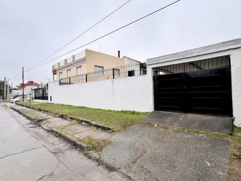 Mendoza al 3900, Esq Godoy Cruz