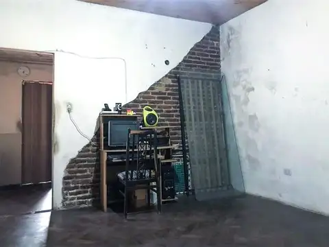 Venta casa 4 ambs. Jardín. Fdo libre. APTO CREDITO