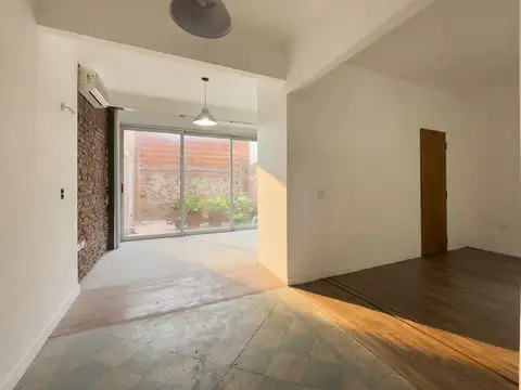 VENTA - PH CON PATIO - REFACCIÓN AVANZADA - 50 m²