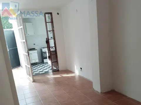 IMPECABLE  EN VENTA DPTO DE PASIILLO DE 2 DORMITORIOS   CON PATIO Y BALCON 