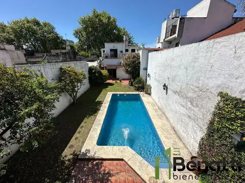 Casa 6 ambientes con 4 baños