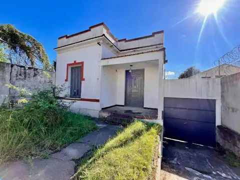 VENTA DE CASA A RECICLAR EN PRADO