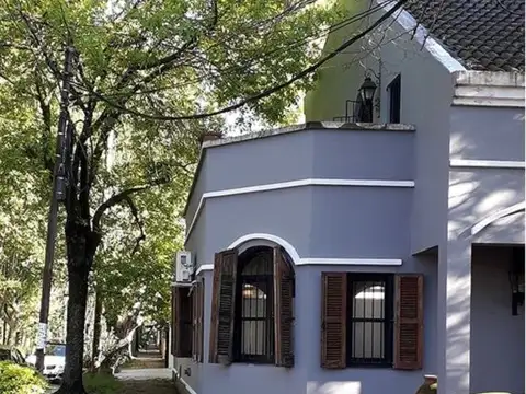 Casa en venta c/ cochera en Martínez