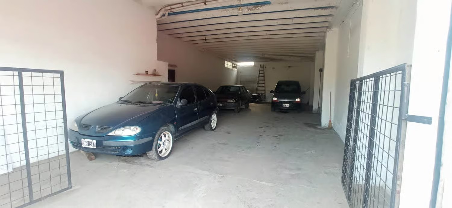 Galpón + Departamentos sobre importante avenida