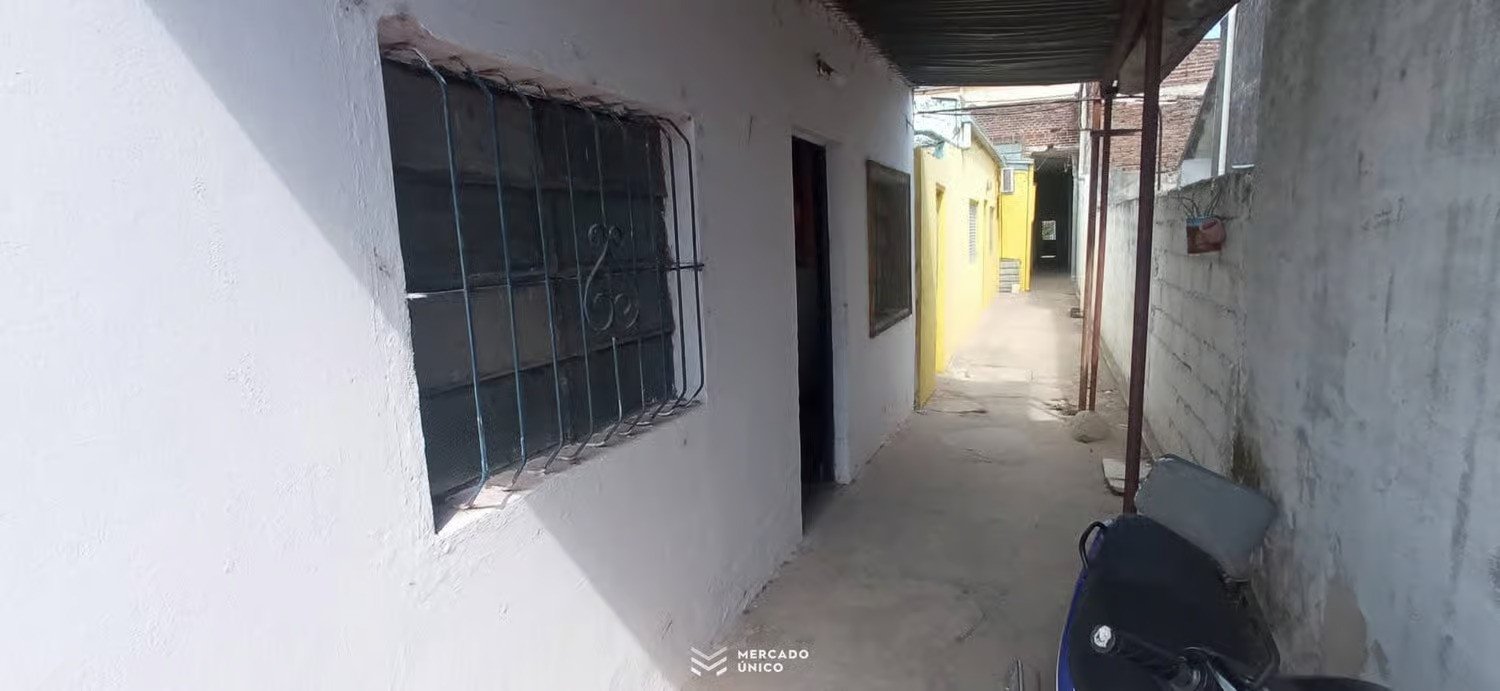 Galpón + Departamentos sobre importante avenida