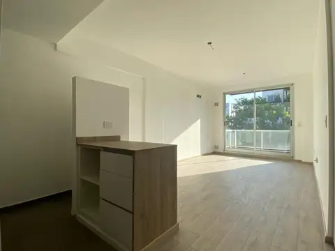 Alquiler luminoso mono ambiente con balcon !