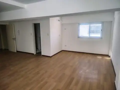 OFICINA DE 40 METROS SOBRE AVENIDA DE COLON