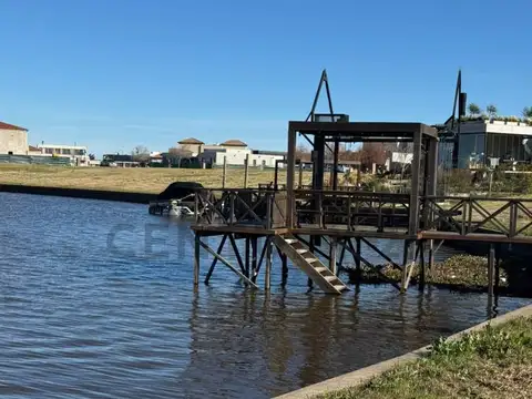 Lote grande al agua y salida al río, con amarra propia en El Naudir Aguas Privadas
