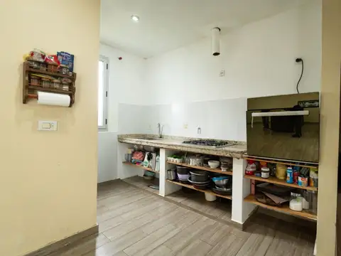 Casa 4 ambientes con 1 baño