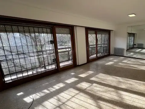 SEMIPISO DE 4 AMB + DEPENDENCIA. COCHERA